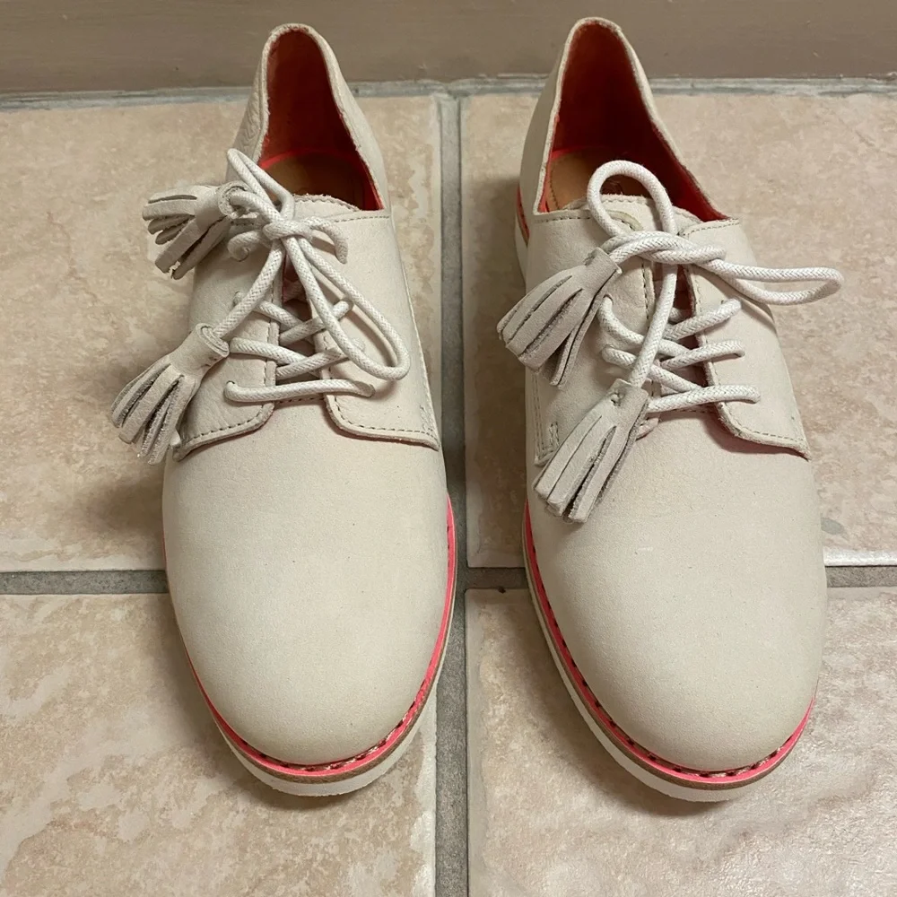 Coach Cream Leather Lace-Up Flats with Pink Trim
